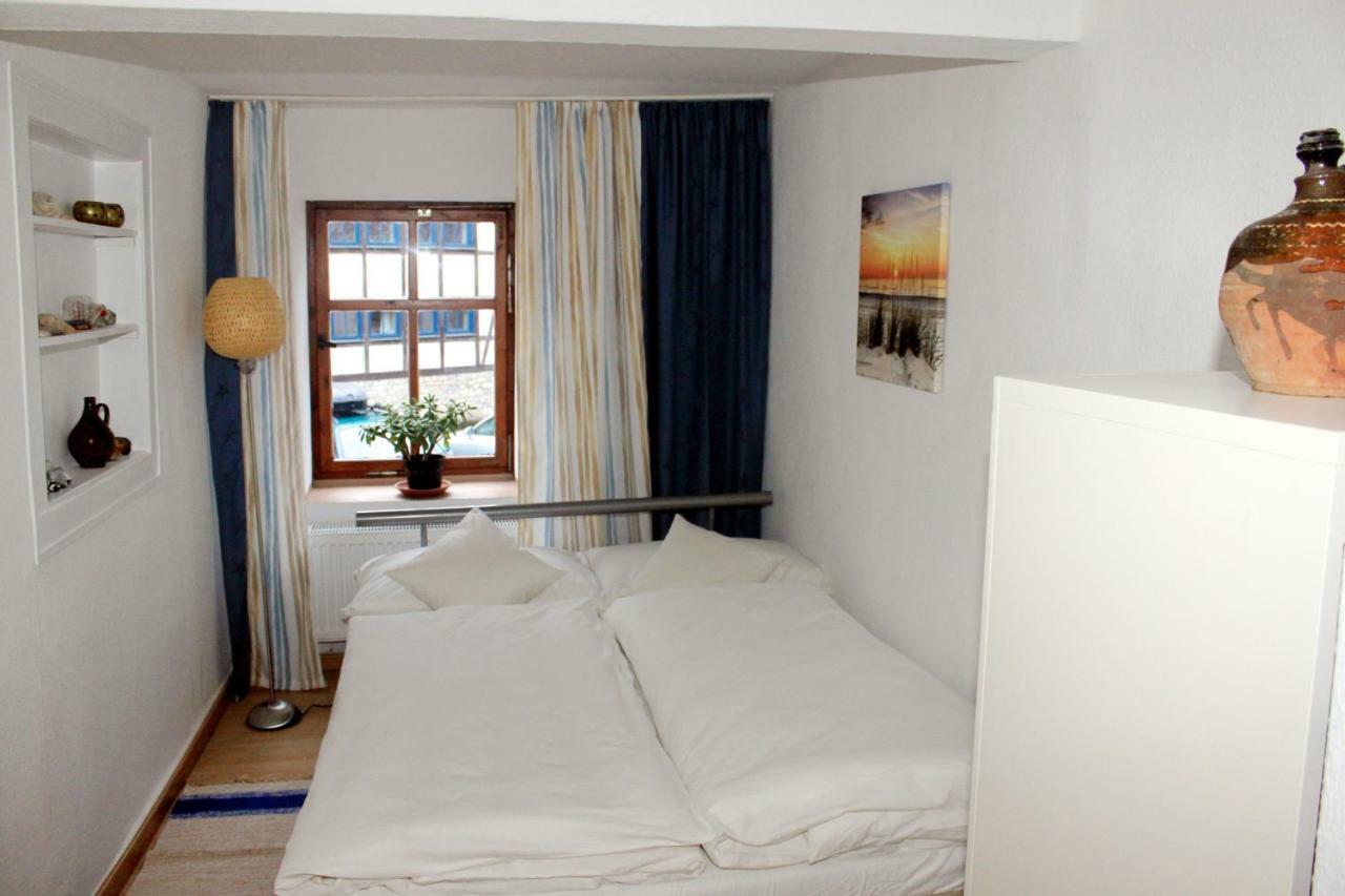 Апартаменты Haus Zum Kleinen Helm Эрфурт Экстерьер фото